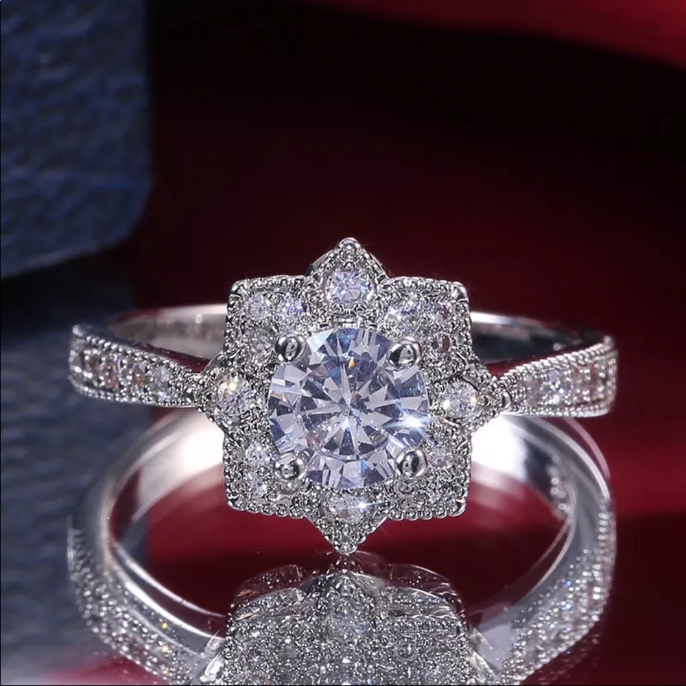 New Round Cut Flower 925 Silver Women’s Ring